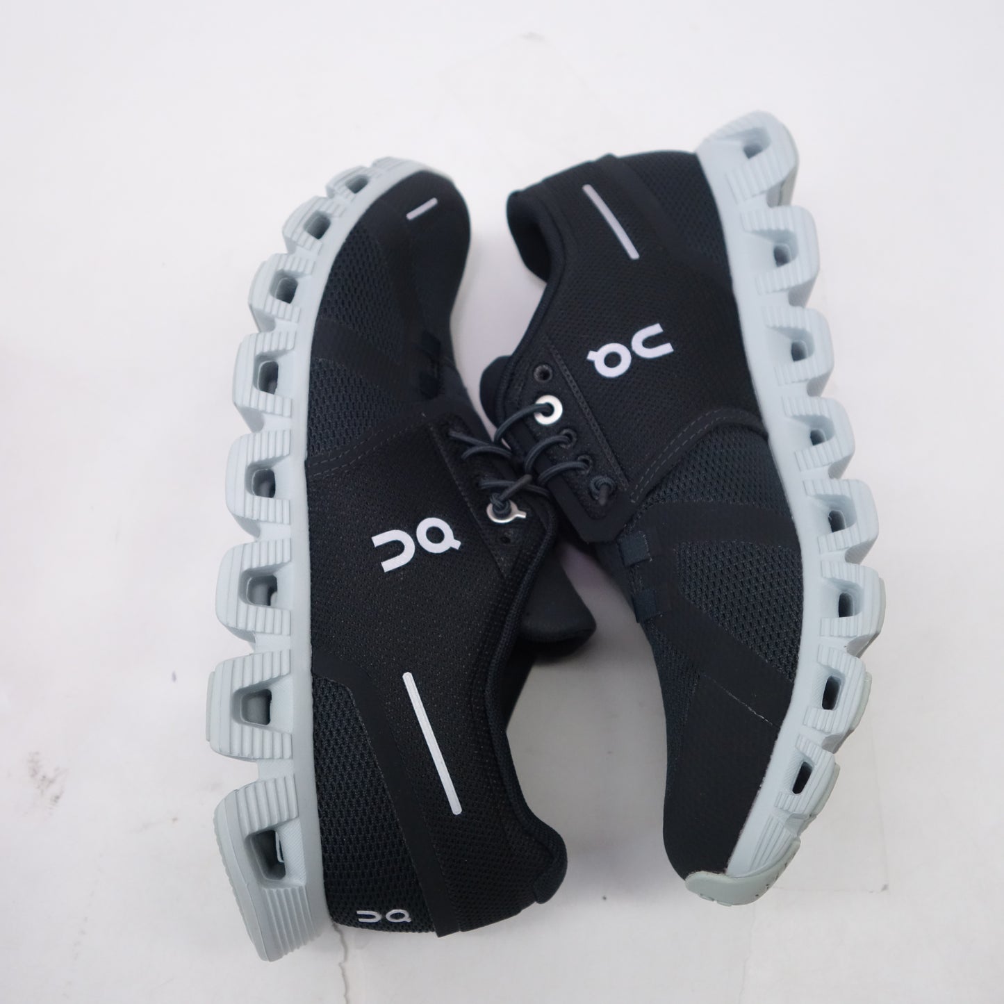ON Running Womens Black Blue Cloud 5 Trail Running Hiking Outdoor Shoes US 7 M EU 38