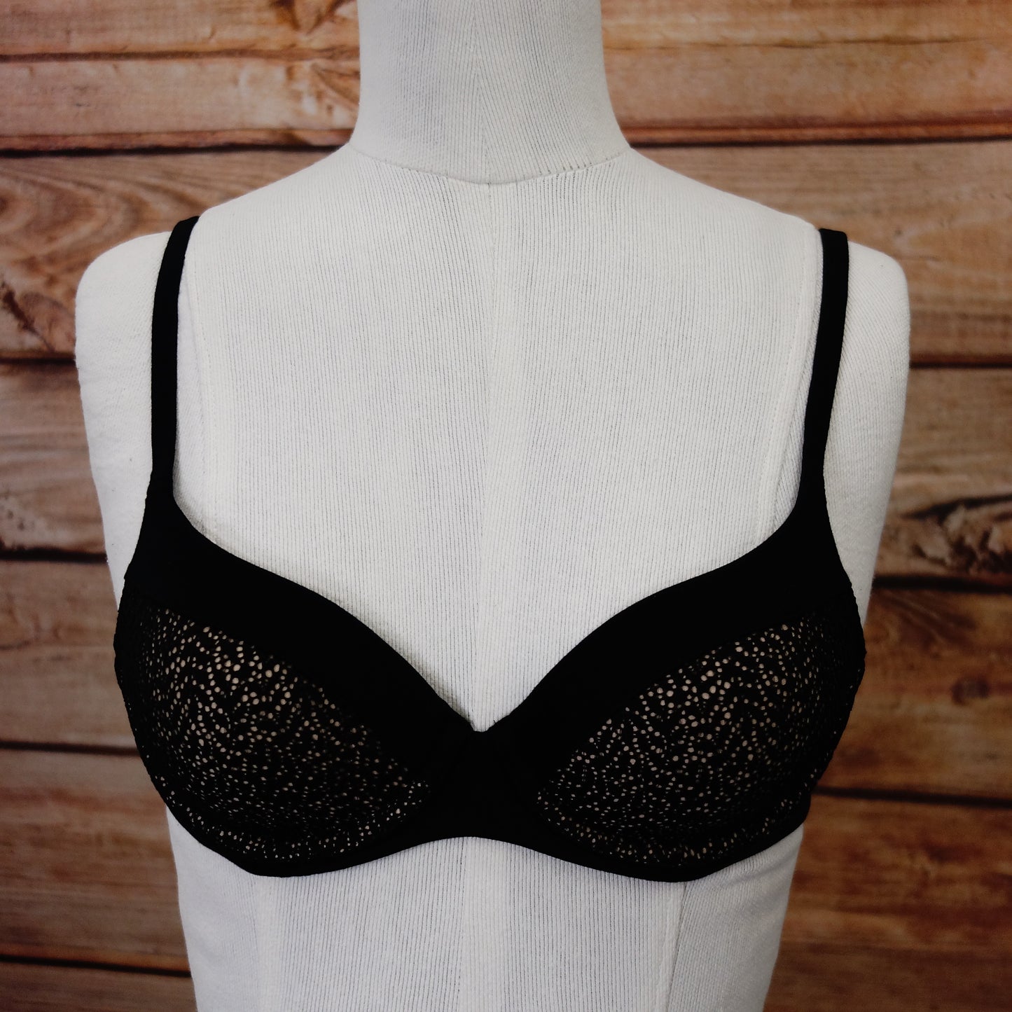 New Victoria's Secret Body By Victoria Lined Demi bra - 32B