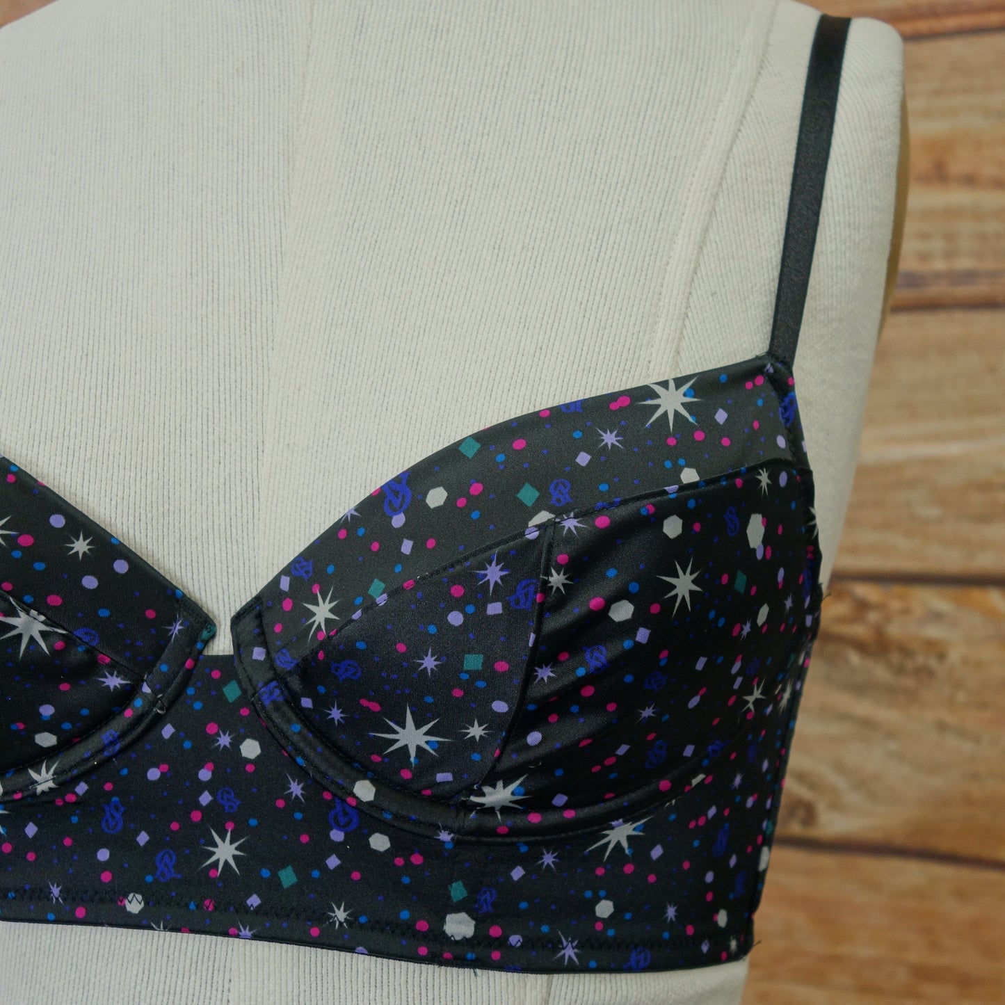 Victoria Secret Very Sexy Lined Underwire Demi Bra Womens Sz 32B